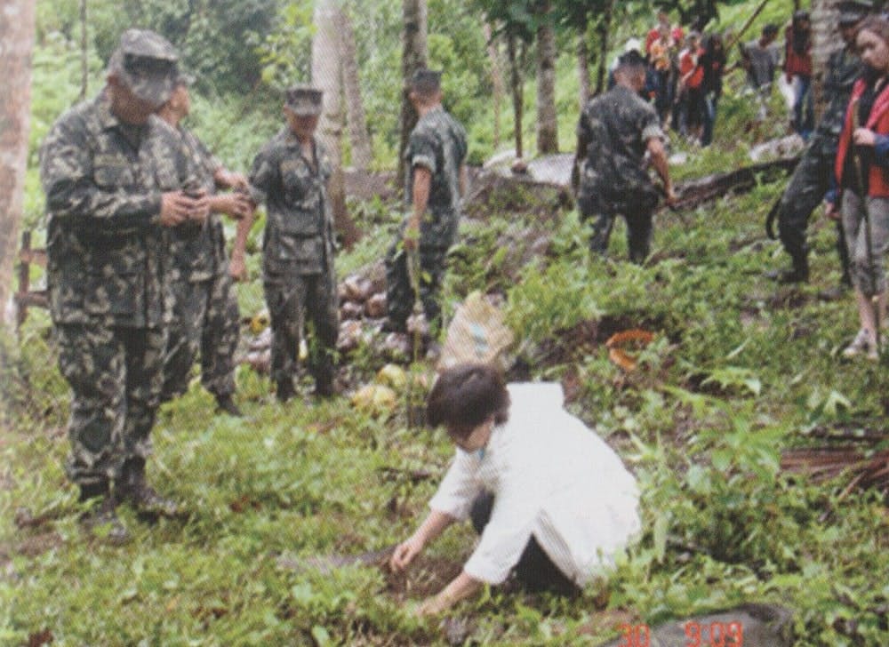 Displaying Tree planting in Basilan as the 1st Marine Brigade celebrates its foundation day on July 3, 2007
