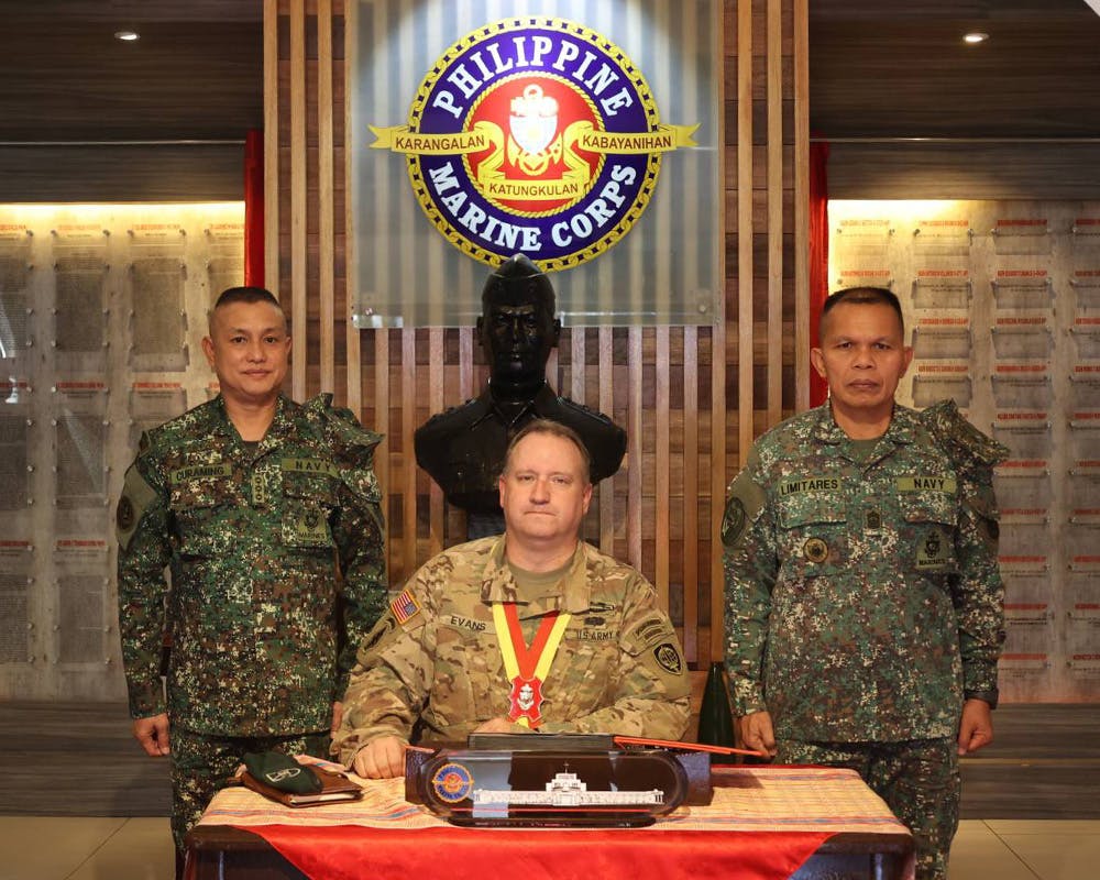 Chief, JUSMAG-Philippines visits Philippine Marine Corps